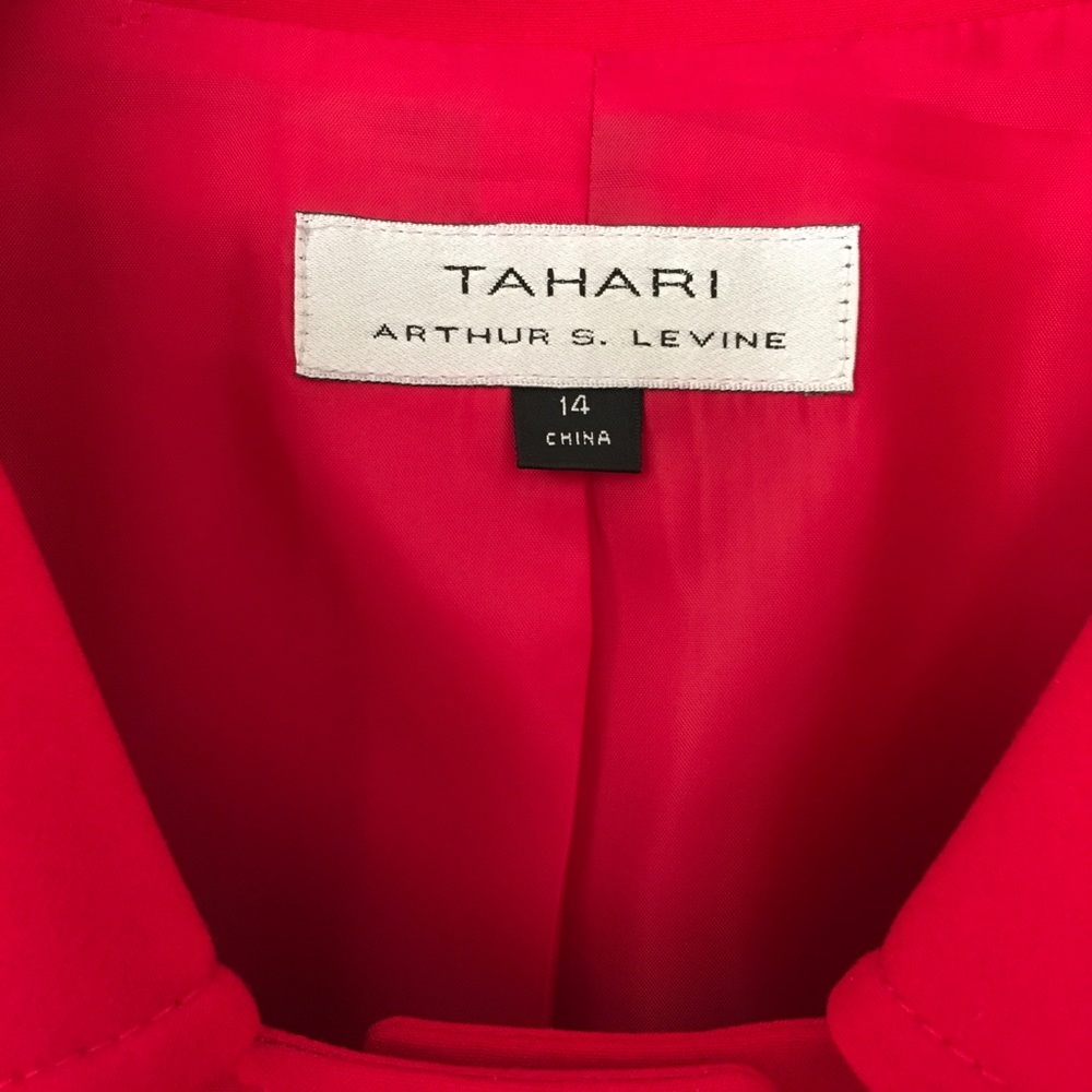 Red jacket - Picture 2 of 4